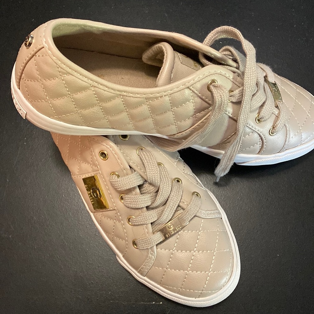 Guess low top sneakers
